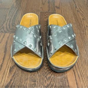 NWOT {Comfortview} Studded Sandals